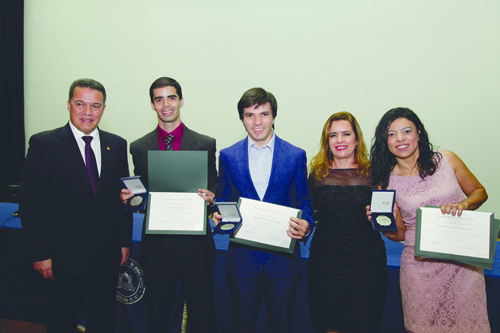 Jaime Ramrez, Guilherme Ferreira, Fbio de Carvalho, Sandra Goulart Almeida e a professora Danielle de Souza, orientadora da tese de Vivian Vasconcelos Costa