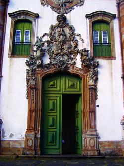 Portada da Igreja de So Francisco de Assis, em Ouro Preto (1777)