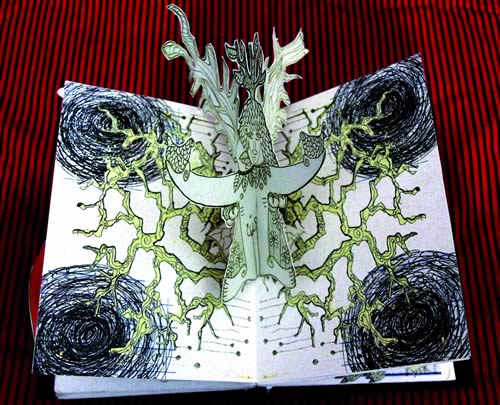 Menino-árvore, inspirado na obra de Manoel de Barros: para os desenhos tridimensionais, foram usadas técnicas de pop-up em V e em 90º