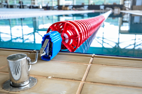 Detalhe da borda móvel, que flexibiliza o uso da piscina para disputas de outros esportes aquáticos