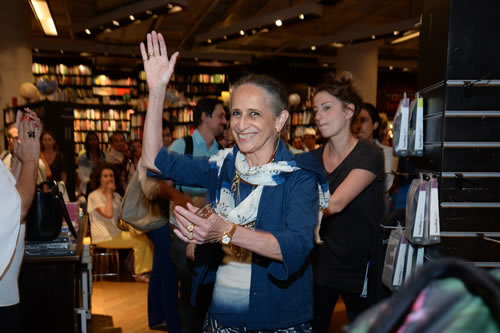 Bethânia em seu livro: "Gosto de pensar no Brasil de brasileiros extraordinários"