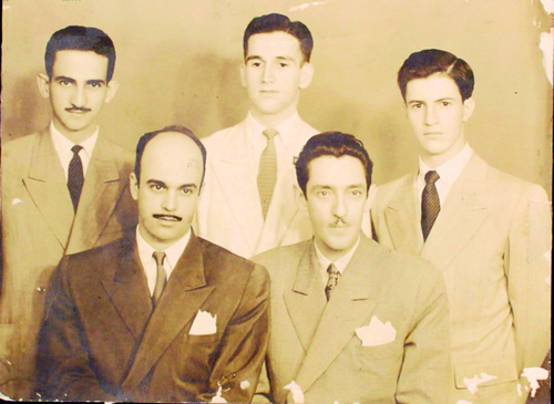 Foto de 1943, na qual figuram em pé, da esquerda para a direita: Otto Lara Resende, Fernando Sabino e Paulo Mendes Campos. Sentados: Murilo Rubião e Emílio Moura