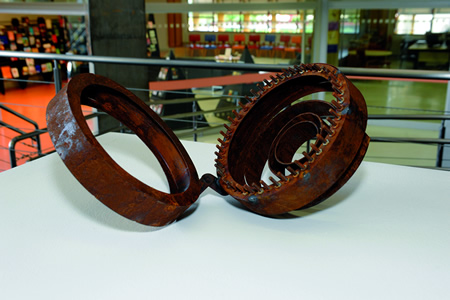 Peças foram produzidas no ateliê de esculturas da Escola de Belas Artes