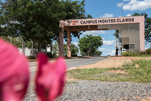 Entrada do campus Montes Claros: atividades de extensão beneficiaram 50 mil pessoas em 2016