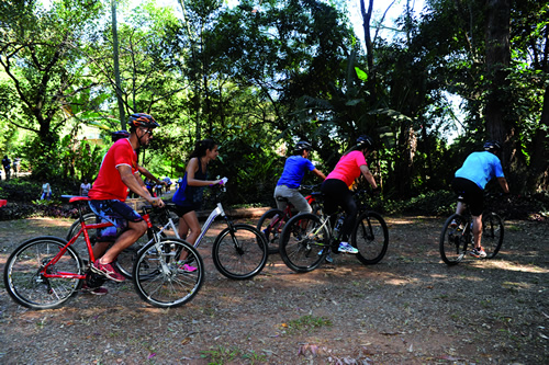 Ciclistas percorrem trilha do campus Pampulha em edição anterior do evento