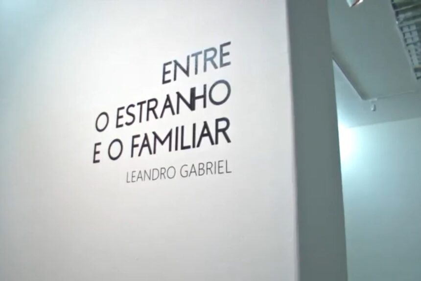Exposição “Entre o Estranho e o Familiar” – Leandro Gabriel Exposição “Entre o Estranho e o Familiar” – Leandro Gabriel