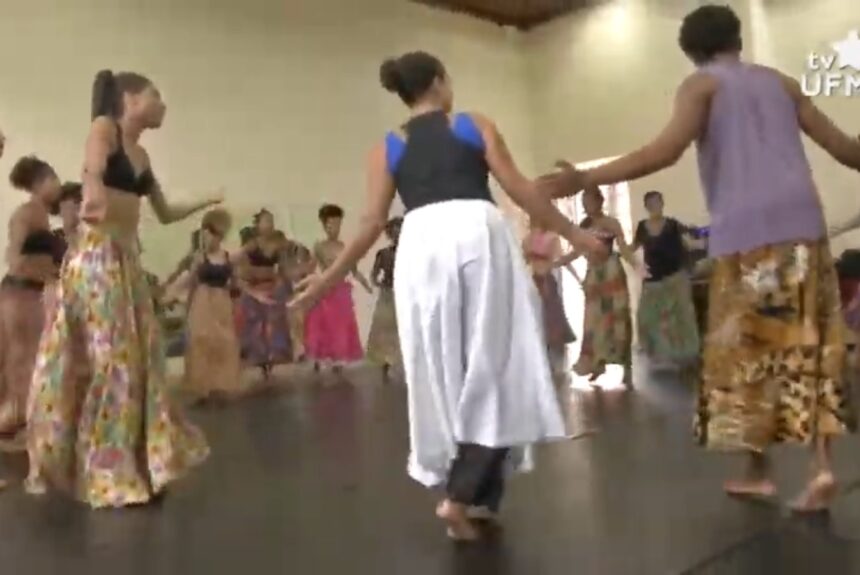 Oficina “Corporeidades afro-brasileiras e africanas” Oficina “Corporeidades afro-brasileiras e africanas”