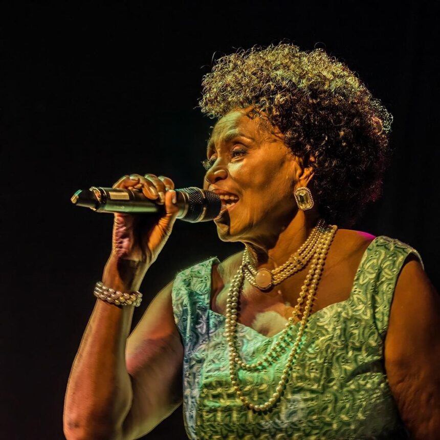 Lucinha Bosco, residente de projeto do Centro Cultural UFMG, mostra seu canto em reality