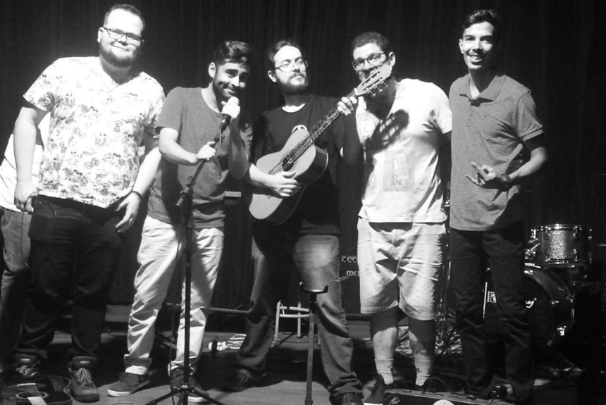 Banda Áspro apresenta show de rock com performances literárias