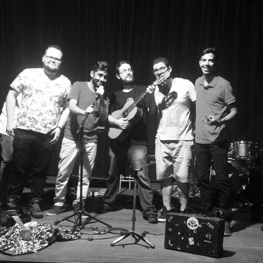 Banda Áspro apresenta show de rock com performances literárias
