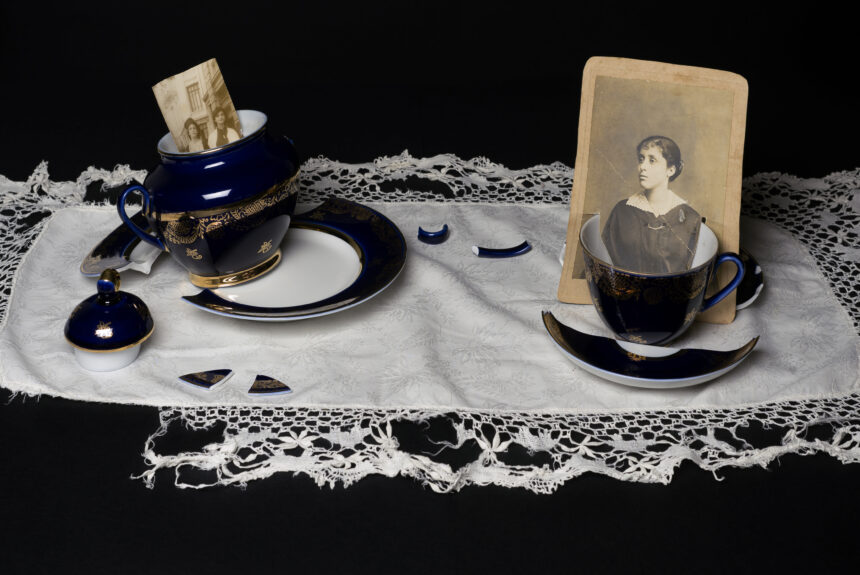 Exposição ‘Cacos e ruínas’ reflete relações entre coleção e memória