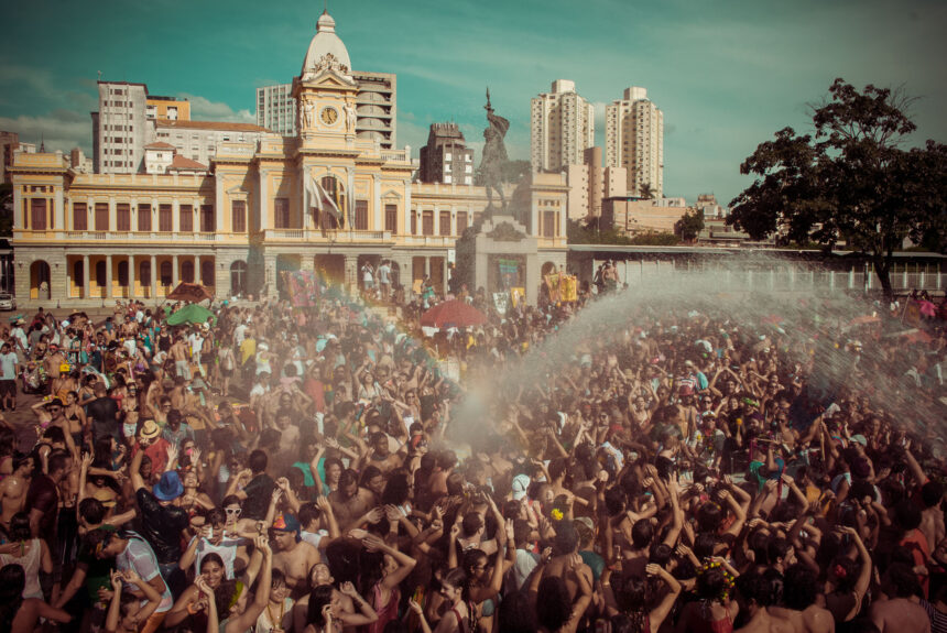Movimento ‘Praia da Estação’ é tema de novo episódio de podcast do Centro Cultural UFMG Movimento ‘Praia da Estação’ é tema de novo episódio de podcast do Centro Cultural UFMG