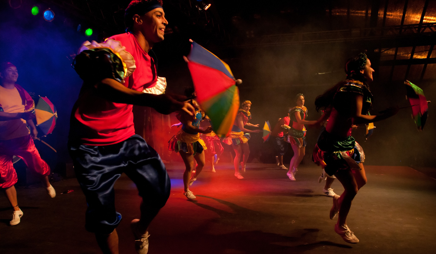 Espetáculo Dança Brasil. Foto Sarandeiros/Reprodução