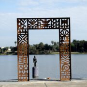 Livro sobre a escultura ‘Portal da Memória’, de Jorge dos Anjos, na Lagoa da Pampulha, será lançado amanhã