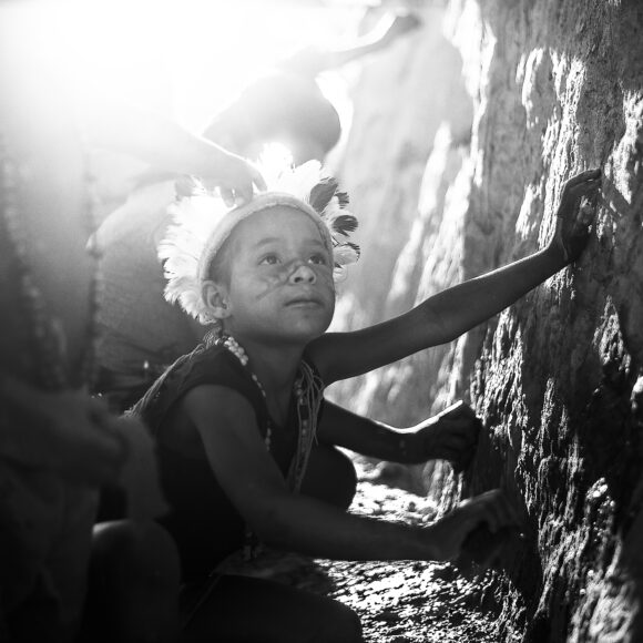 Fotografias de Edgar Kanaykõ Xakriabá registram particularidades dos povos originários