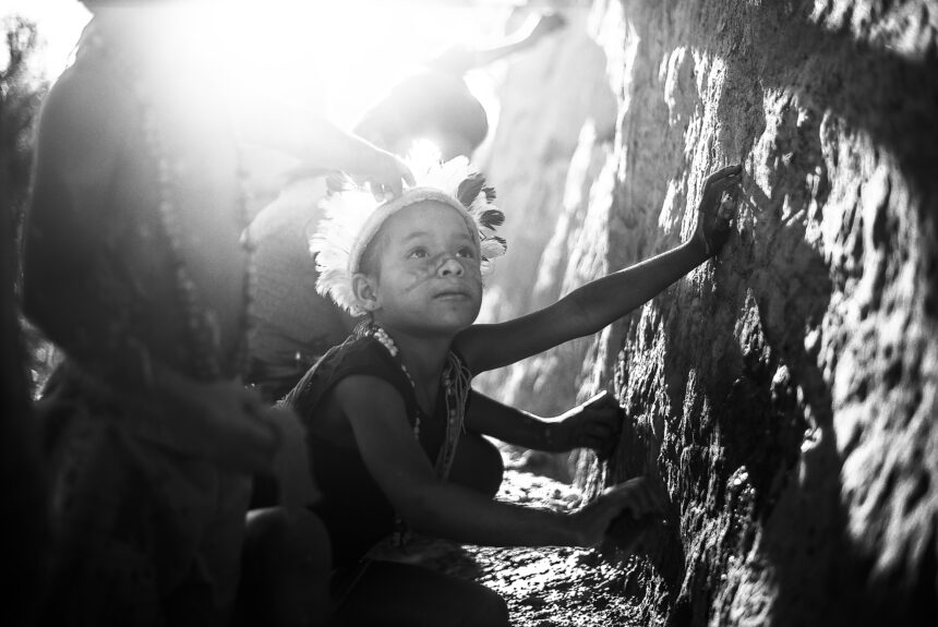 Fotografias de Edgar Kanaykõ Xakriabá registram particularidades dos povos originários Fotografias de Edgar Kanaykõ Xakriabá registram particularidades dos povos originários