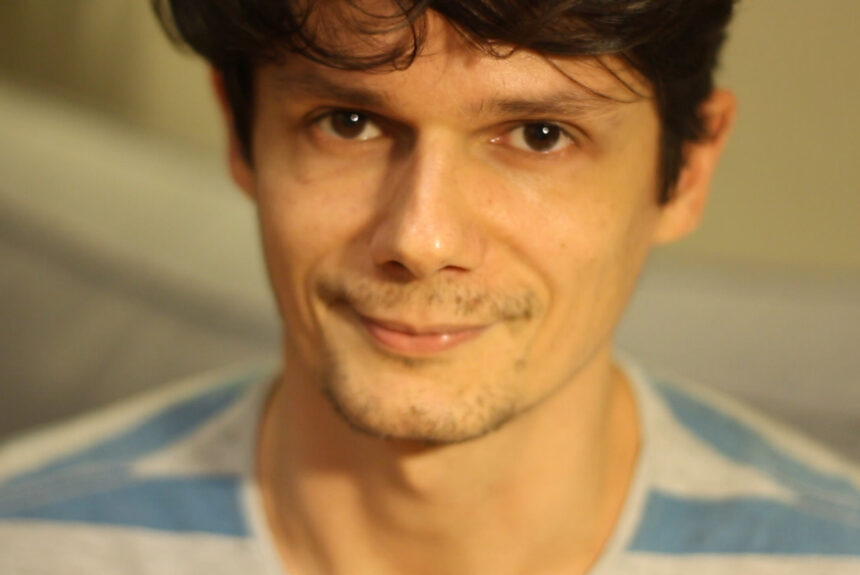 Ator mineiro Odilon Esteves é tema de novo episódio de podcast Ator mineiro Odilon Esteves é tema de novo episódio de podcast