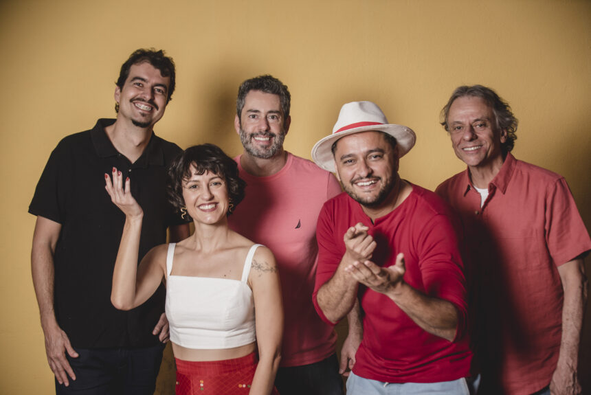 Banda Fita Amarela interpreta canções de Aldir Blanc e Moacyr Luz