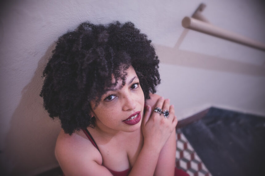 Carina Sandré apresenta show intimista no Centro Cultural UFMG