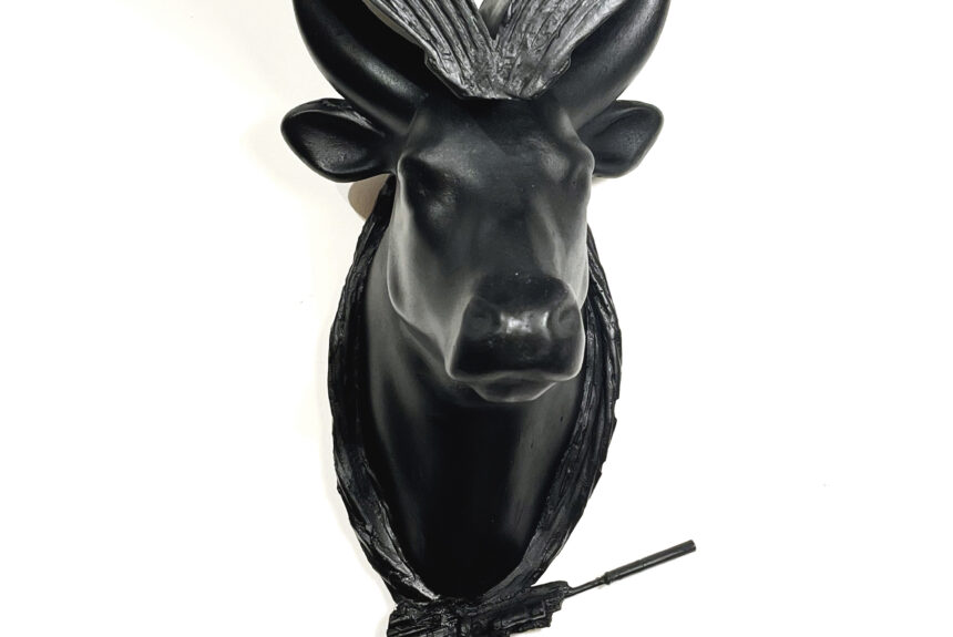 Exposição de Gustavo Torrezan propõe reflexão crítica sobre acúmulo, natureza e Antropoceno