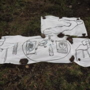 Exposição de Isabel Moreira investiga questões de intimidade e pertencimento