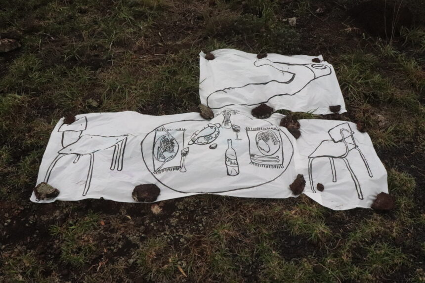 Exposição de Isabel Moreira investiga questões de intimidade e pertencimento