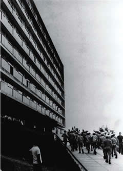 Tropas da Polícia Militar de Minas Gerais ocupam a Fafich, na rua Carangola (1968)