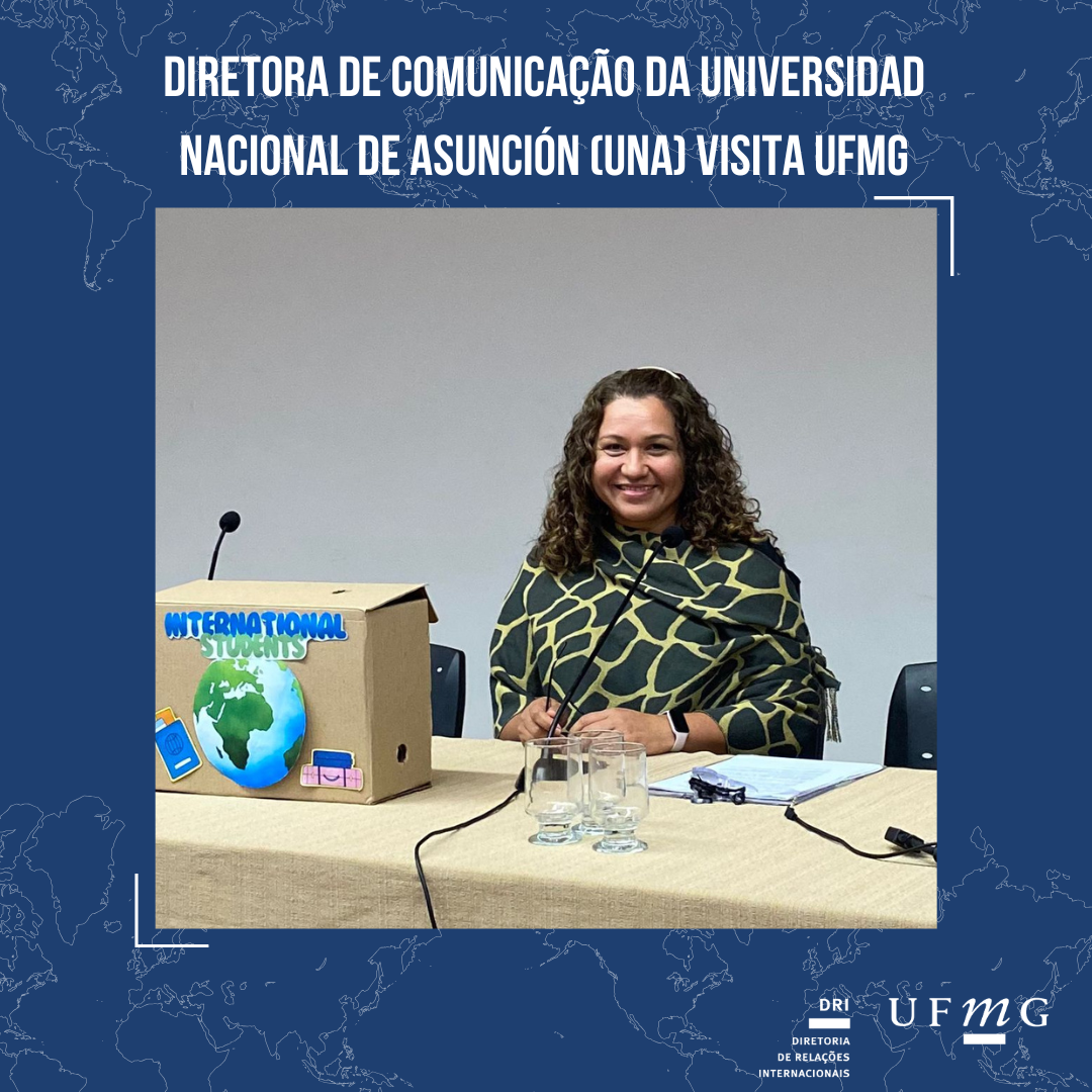 Evelia Meza, Diretora de Comunicação da Universidad Nacional de Asunción (UNA), Paraguai, compartilhou impressões de sua visita à UFMG: Como foi sua experiência no Brasil? O Brasil sempre me conquista, em especial Belo Horizonte, com seu paisagismo, cultura, gastronomia e diversidade. Pude conhecer mais a obra de Oscar Niemeyer, referência mundial em arquitetura moderna, e descobri como ele usava a comunicação como termômetro da qualidade de suas obras. Foi uma semana em que entendi por que as universidades brasileiras lideram os rankings da região. Conheci o Centro de Comunicação da UFMG, que conta com 120 colaboradores, atuando em áreas como: planejamento, campanhas, consultoria, redes sociais, áreas de produção jornalística, cobertura de imprensa, relações públicas, rádio e TV, além  dos bons equipamentos que são indicadores de excelência. Participei também como avaliadora do VII Encontro de Mobilidade Internacional da UFMG, organizado pela Diretoria de Relações Internacionais (DRI) da UFMG, durante a Semana do Conhecimento da UFMG, em que os estudantes compartilharam suas experiências maravilhosas de intercâmbio acadêmico. Escutar esses relatos foi enriquecedor, e me permitiu valorizar a aprendizagem da mobilidade internacional, não somente pelo que fica nas mentes de cada estudante, mas as  profundas emoções que marcam suas vidas. Como foi o plano de trabalho na CEDECOM? Os colegas do CEDECOM me receberam muito bem. Conheci o Comitê de Comunicação e Mídia do Grupo AUGM, onde trabalhamos com as diretorias de comunicação das universidades parceiras, em encontros de suporte, avaliação, capacitação e gestão estratégica, além de acompanhar as equipes nas coberturas diárias, com a Assessoria de Imprensa, Publicidade e Relações Públicas. O que mais te chamou a atenção do processo de comunicação desenvolvido pela UFMG? A estrutura do CEDECOM me pareceu estratégica para a condução da gestão da Reitoria da UFMG, o que garante que o processo de comunicação seja eficiente desde a reitoria até as comunidades universitária e externa. Também achei estratégico o Conselho de Comunicação, o qual me pareceu uma oportunidade de antecipar situações de crise que poderiam afetar a imagem da universidade e de reagir rapidamente em situações críticas. Outro aspecto relevante é o sistema de monitoramento e análise de notícias veiculadas na imprensa sobre a gestão da UFMG, que mede o alcance da comunicação universitária e serve de insumo para avaliar a imagem e a reputação institucional, a fim de implementar melhorias. O que o CEDECOM considerou relevante para provável implementação na UNA? A implantação de políticas de comunicação nas universidades públicas é um instrumento fundamental para o sucesso da gestão dos órgãos universitários. A experiência da UFMG, no que se refere à formação de uma comissão de trabalho composta por representantes de todas as unidades acadêmicas, veículos de comunicação da universidade (rádio, TV, outros) e faculdades de comunicação e carreiras afins, permitiu-nos trabalhar de forma participativa, além do Conselho de Comunicação, responsável por diagnosticar, monitorar, avaliar e recomendar ações relacionadas à política de comunicação, o que considero uma contribuição valiosa para apresentar ao Conselho da UNA, a fim de orientar um projeto de política de comunicação para a UNA como um todo. A unidade de critérios e canais dá clareza à tarefa de comunicação, o que facilita o trabalho dos Comitês de Crise, o que também agiliza a tomada de decisões quanto à identidade visual, imagem, redação e linha editorial e, principalmente, torna-se um instrumento de unidade, diálogo e trabalho conjunto, zelando pela identidade e reputação da organização. Foi realmente uma visita muito proveitosa e uma grande contribuição para a comunicação institucional nas universidades públicas do Paraguai e da região.