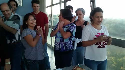 Todos se aprontando para a foto