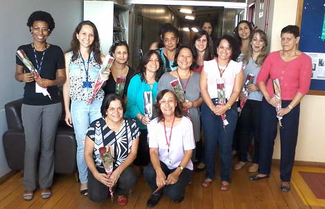 Após a entrega das rosas, todas se preparando para a foto oficial do dia