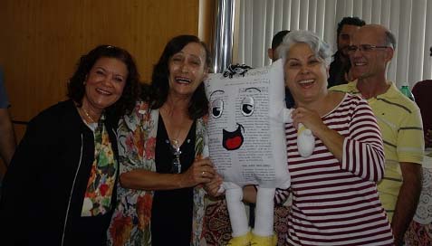 QQ (madrinha), Lelé (mãe), Xina (tia) e Helvécio. As primeiras fotos com o mascote