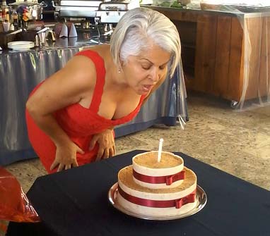 Xina e seu bolo de aniversário