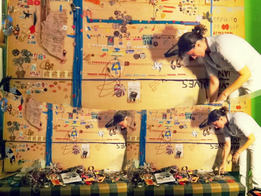 Informa��es sobre blocos de rua e atividades do Festival ser�o cruzadas em mural produzido com materiais reutilizados (Foto: Priscila Musa)