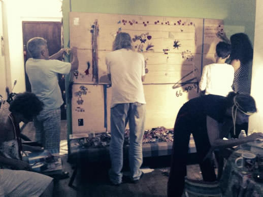 Processo de constru��o do diagrama continuar� at� o final da oficina (Foto: Priscila Musa)