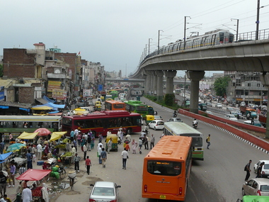 Delhi_Metro_and_CNG_Buses_in_Azadpur_Neighborhood.jpg