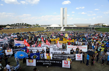 LM-SERVIDORESMANIFESTACAO-20150825-2.jpg