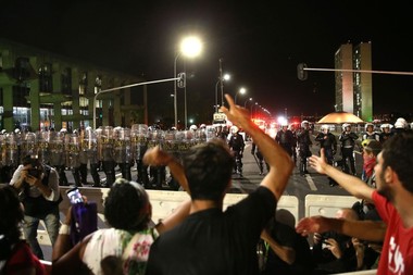 manifestacao%20contra%20o%20impeachment%20em%20Brasilia%20Marcelo%20Casal%2012.06%20-%20Agencia%20Brasil.jpg