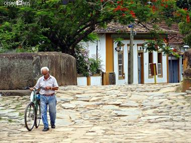 tiradentes%20sob%20o%20olhar%20tiradentino%20-%20c%E9sar%20reis.jpg