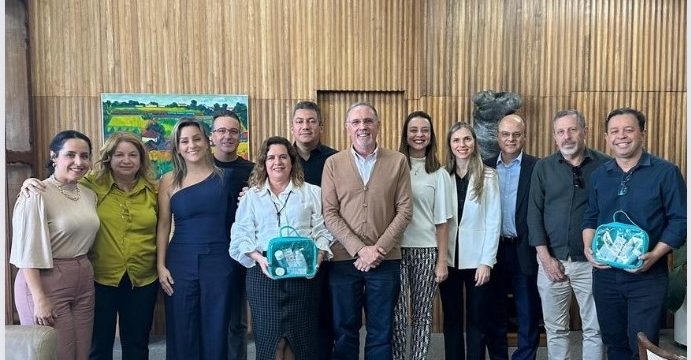 Lançamento do Acnano BlueActive, desenvolvido em parceria pelo grupo de pesquisa liderado pelo Prof. Luiz Carlos Alves Oliveira (PPGIT)