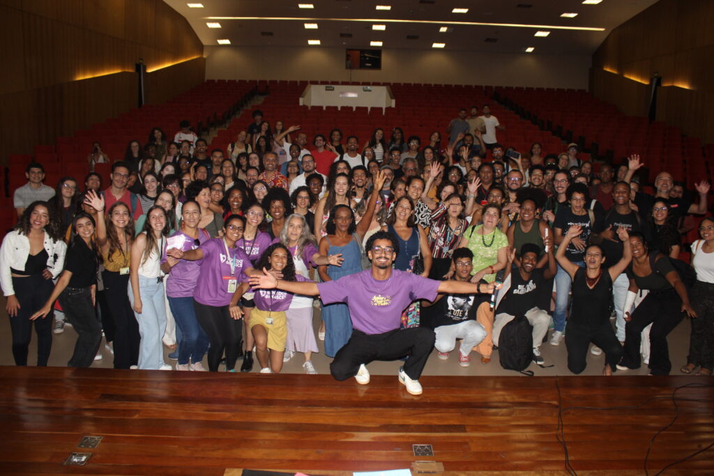 Evento teve a apresentação de atividades por estudantes e parceiros externos, que relataram as contribuições da extensão para a democratização da universidade | Foto: Eduardo Maia/Proex
