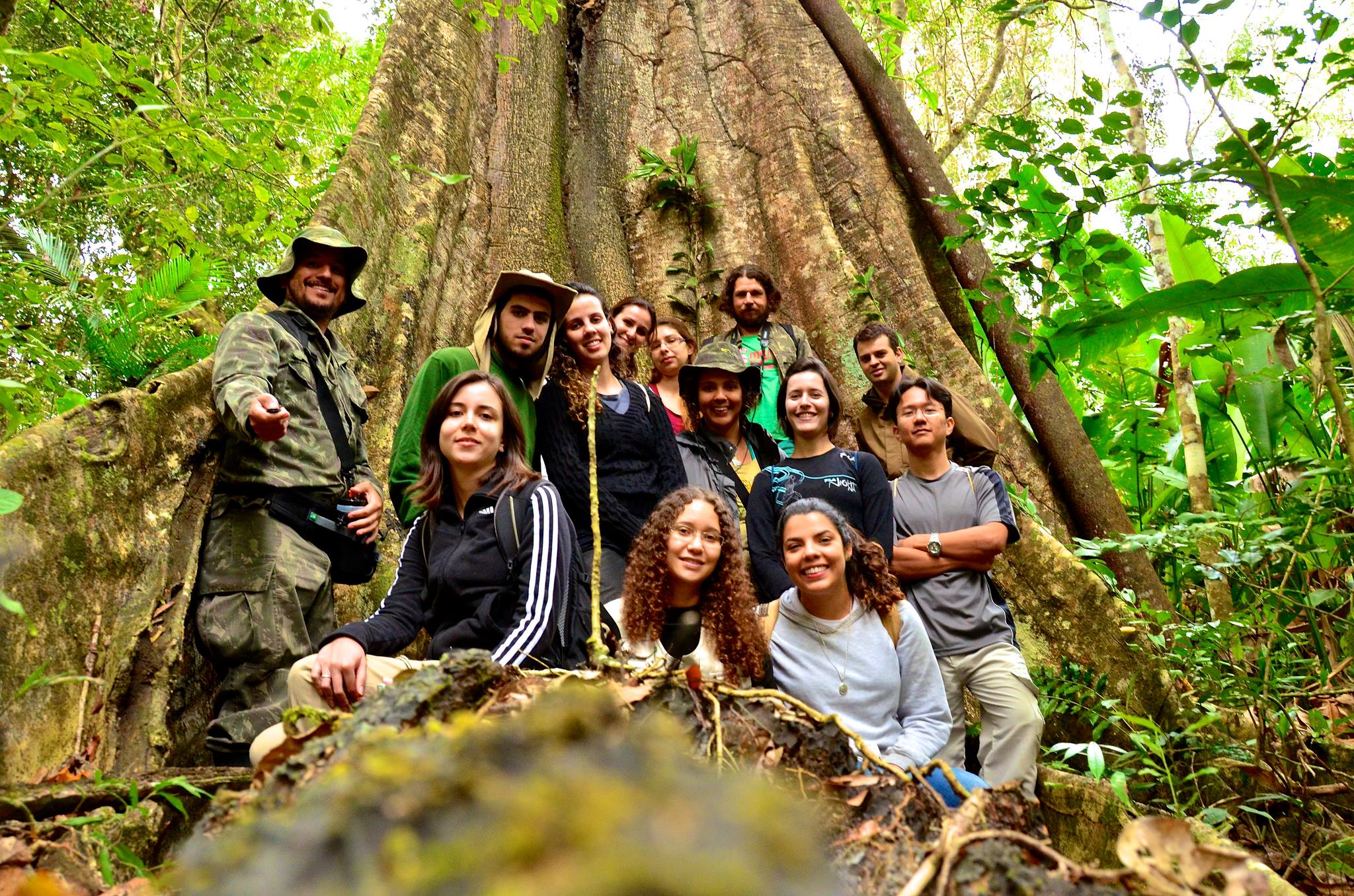 Alunos do mestrado em Ecologia, Conservação e Manejo da Vida Silvestre durante o projeto Caminhadas de Verão, na Estação Ecológica | Arquivo: Proex/UFMG