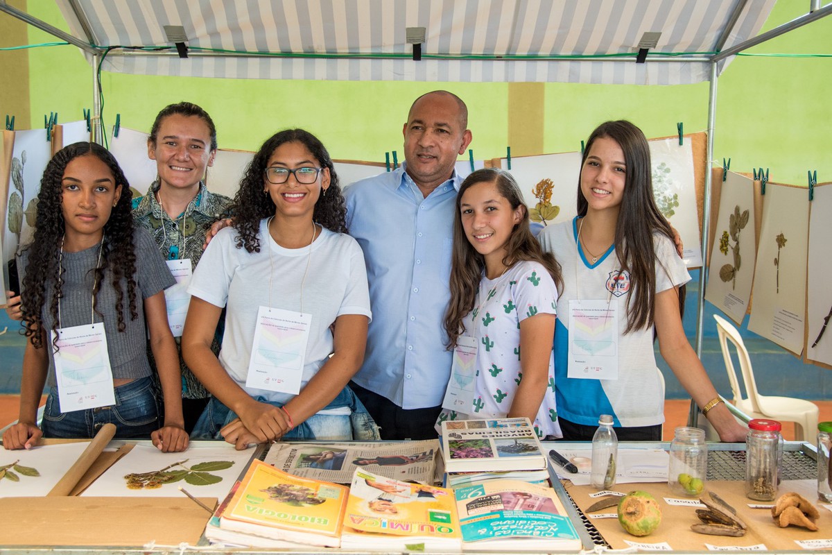 Na Feira de Ciências do Norte de Minas Gerais, alunos e professores de escolas da de Montes Claros apresentam seus projetos no Instituto de Ciências Agrárias (ICA) | Foto: Amanda Lelis/UFMG