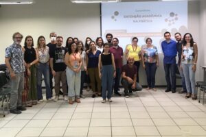 Participantes da segunda oficina se qualificam sobre a integração da extensão à graduação | Foto: Glaucinei Rodrigues Correa