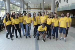 Equipe organizadora do evento na edição do Domingo do campus dedicada aos 95 anos da UFMG, em setembro de 2022 | Foto: Foca Lisboa/ UFMG