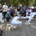 Roda de capoeira e educação antirracista movimentou grupos de jovens nas imediações da Escola de Belas Artes / Foto: Raphaella Dias | UFMG