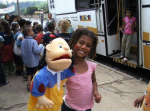 Evento da Semana da Criança no Carro biblioteca / Foto: acervo site Carro-biblioteca