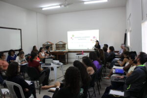 Participantes da oficina Como submeter a minha atividade de extensão aos editais de fomento da Proex? Como é o processo de avaliação da extensão na UFMG? / Foto: Giulia Di Napoli