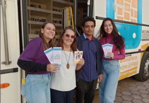 Carro biblioteca na mostra Sua UFMG / Foto: acervo site Carro-biblioteca 