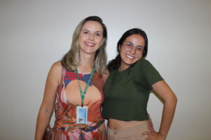 Professora Danielle e aluna Ana Clara: conhecimentos em saúde pública | Eduardo Maia/Proex UFMG