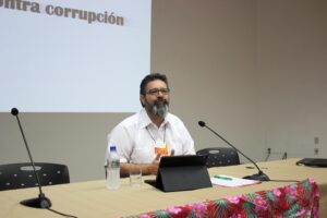 Professor Claudio Nash defendeu a correlação entre corrupção e violações de direitos humanos Foto Eduardo MaiaProex UFMG